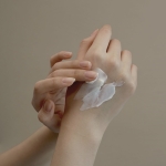 Kem dưỡng trắng da tay hương nước hoa MULGEO Hand Cream Antique White 50ml